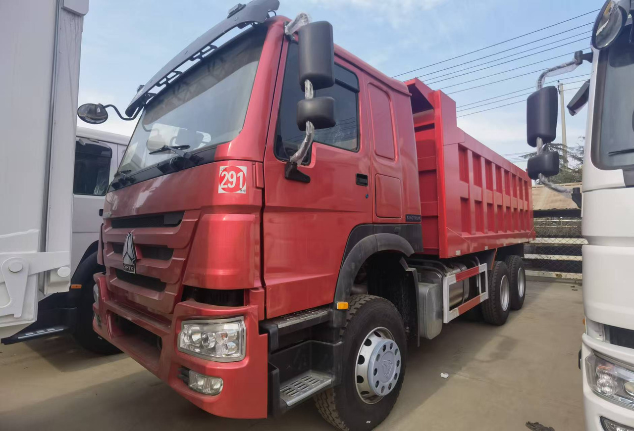 Sinotruk HOWO 6*4 Dump truck - Billenőplatós teherautó: 4 kép. Sinotruk HOWO 6*4 Dump truck - Billenőplatós teherautó: 4 kép.