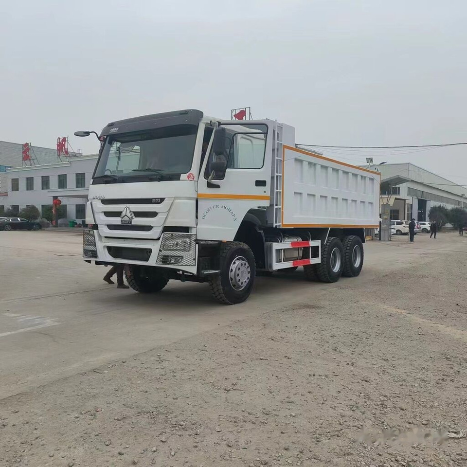 Sinotruk HOWO 6*4 Dump truck - Billenőplatós teherautó: 1 kép. Sinotruk HOWO 6*4 Dump truck - Billenőplatós teherautó: 1 kép.