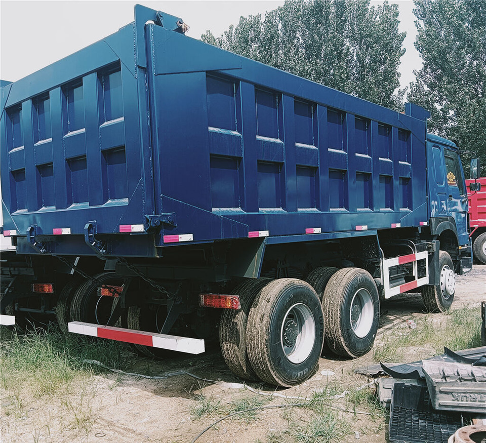 Sinotruk HOWO 6*4 Dump truck - Billenőplatós teherautó: 3 kép. Sinotruk HOWO 6*4 Dump truck - Billenőplatós teherautó: 3 kép.