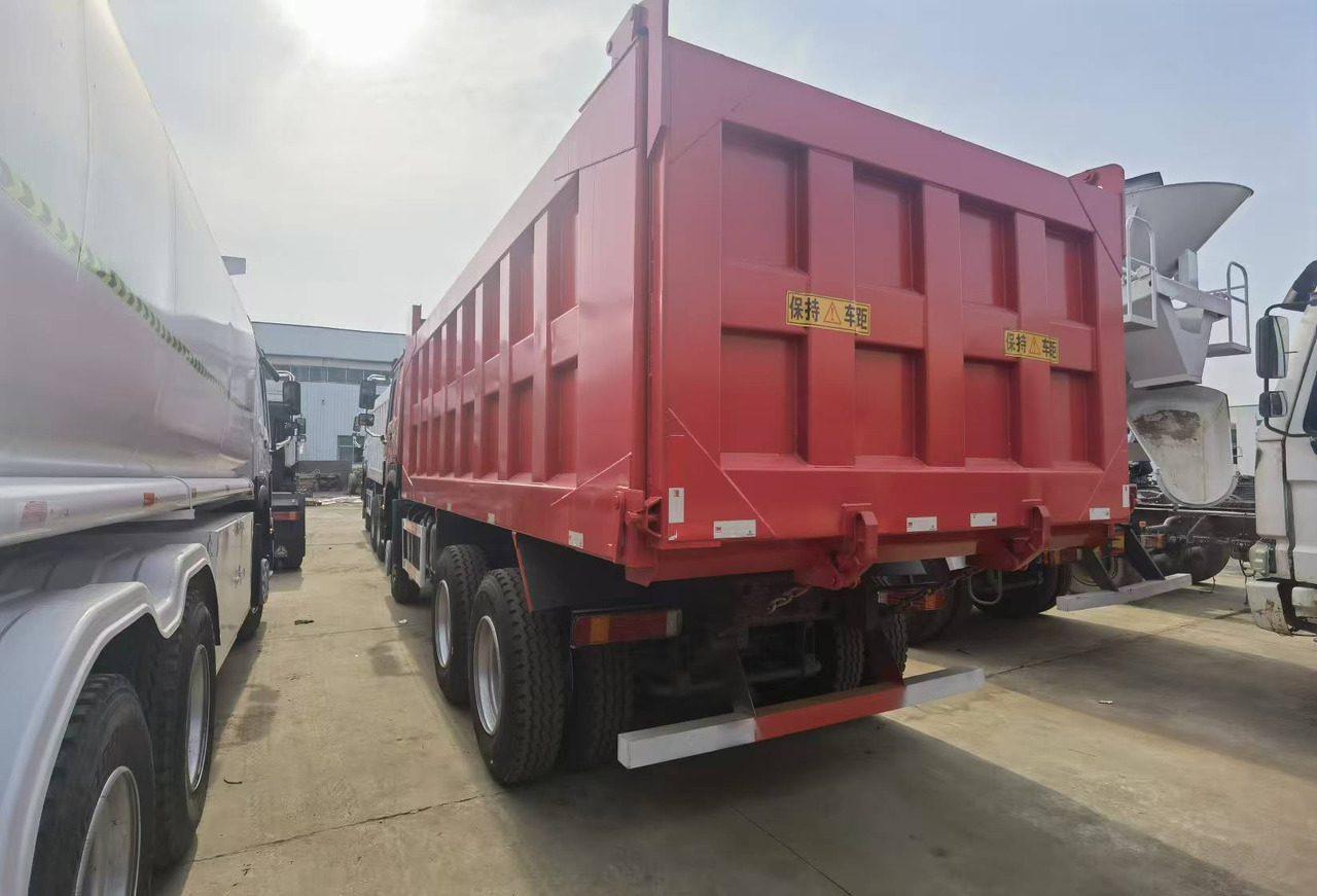 Sinotruk HOWO 6*4 Dump truck - Billenőplatós teherautó: 5 kép. Sinotruk HOWO 6*4 Dump truck - Billenőplatós teherautó: 5 kép.