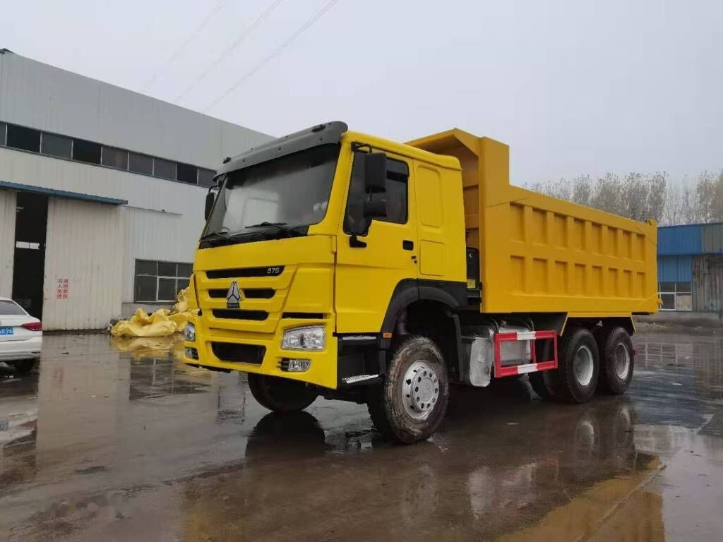 Sinotruk HOWO 6*4 Dump truck - Billenőplatós teherautó: 2 kép. Sinotruk HOWO 6*4 Dump truck - Billenőplatós teherautó: 2 kép.