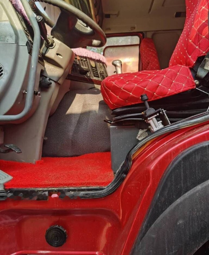 Sinotruk HOWO 6*4 Dump truck - Billenőplatós teherautó: 5 kép. Sinotruk HOWO 6*4 Dump truck - Billenőplatós teherautó: 5 kép.