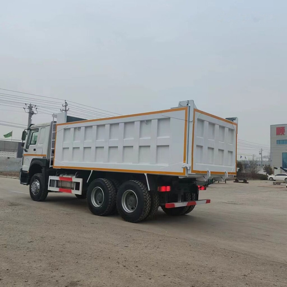 Sinotruk HOWO 6*4 Dump truck - Billenőplatós teherautó: 2 kép. Sinotruk HOWO 6*4 Dump truck - Billenőplatós teherautó: 2 kép.