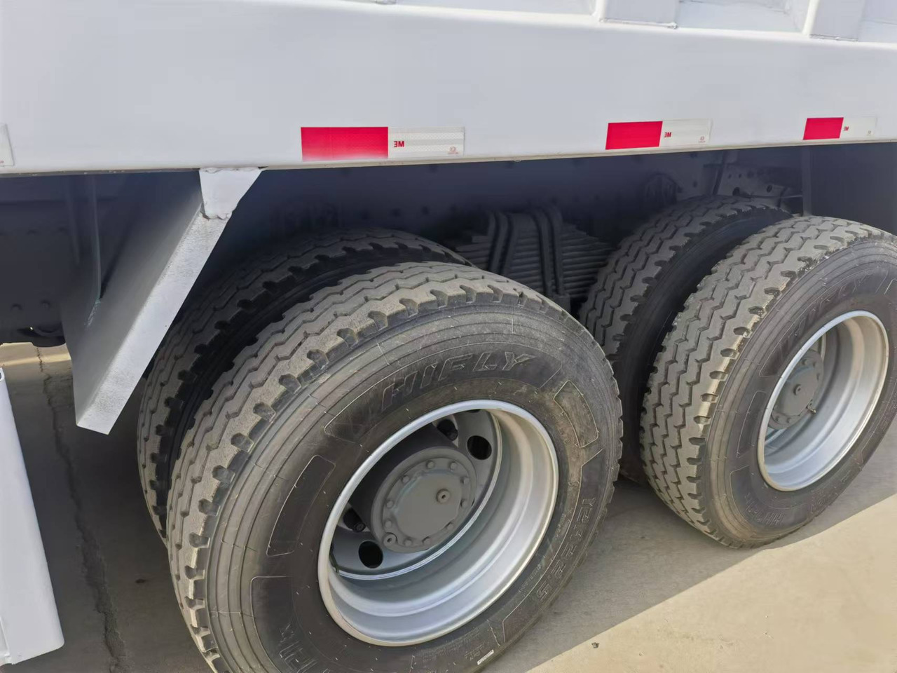 Sinotruk HOWO 6*4 Dump truck - Billenőplatós teherautó: 4 kép. Sinotruk HOWO 6*4 Dump truck - Billenőplatós teherautó: 4 kép.