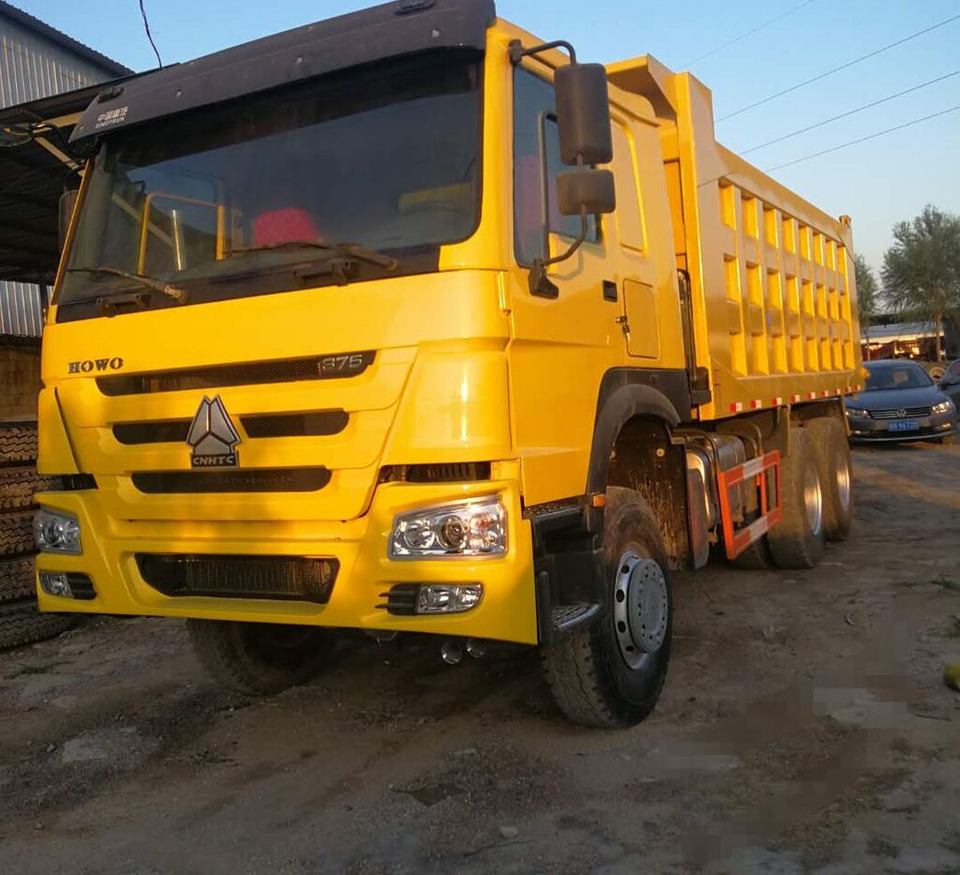 Sinotruk HOWO 6*4 Dump turck - Billenőplatós teherautó: 4 kép. Sinotruk HOWO 6*4 Dump turck - Billenőplatós teherautó: 4 kép.