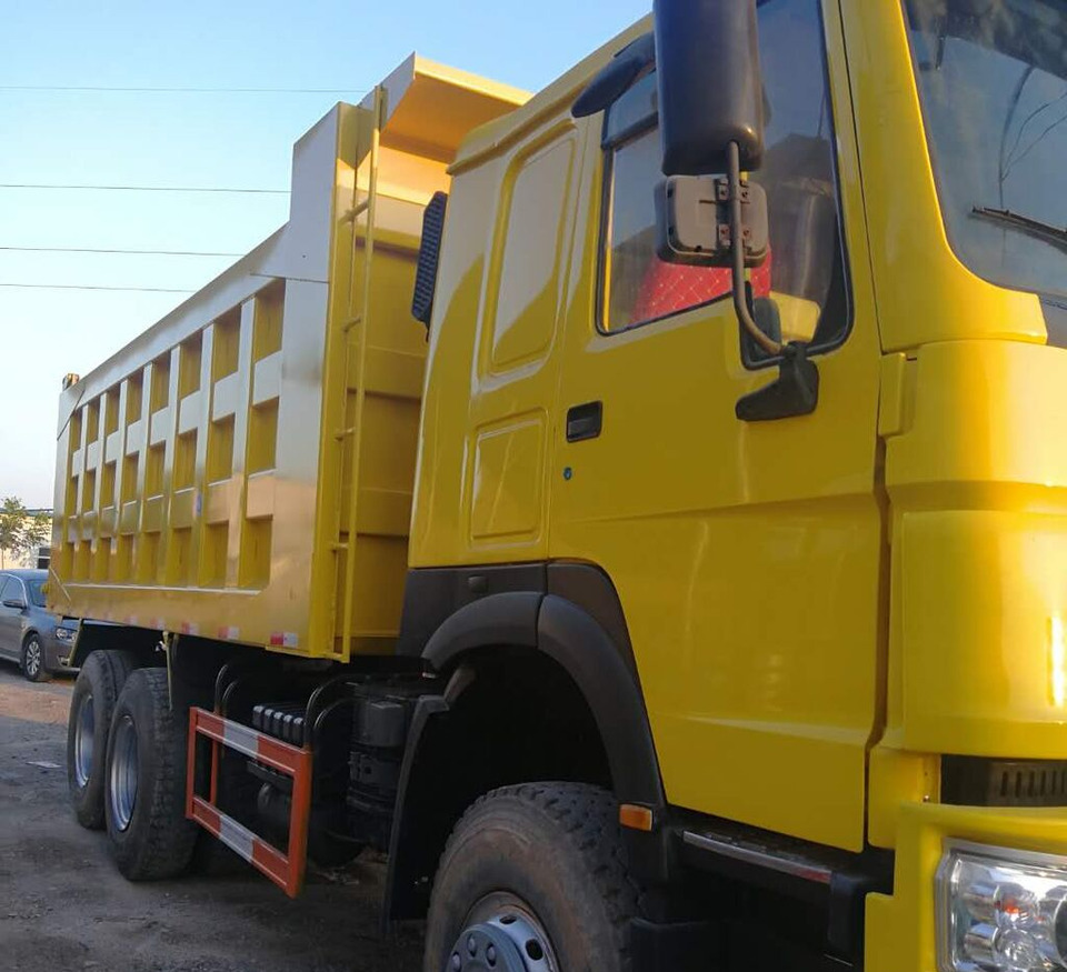 Sinotruk HOWO 6*4 Dump turck - Billenőplatós teherautó: 3 kép. Sinotruk HOWO 6*4 Dump turck - Billenőplatós teherautó: 3 kép.