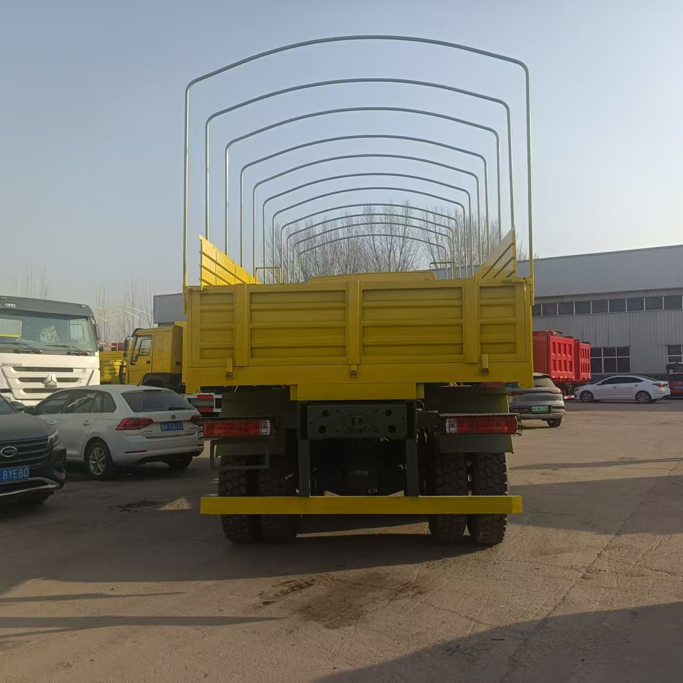 Sinotruk HOWO 6*4 Troop Carrier - Platós teherautó: 5 kép. Sinotruk HOWO 6*4 Troop Carrier - Platós teherautó: 5 kép.
