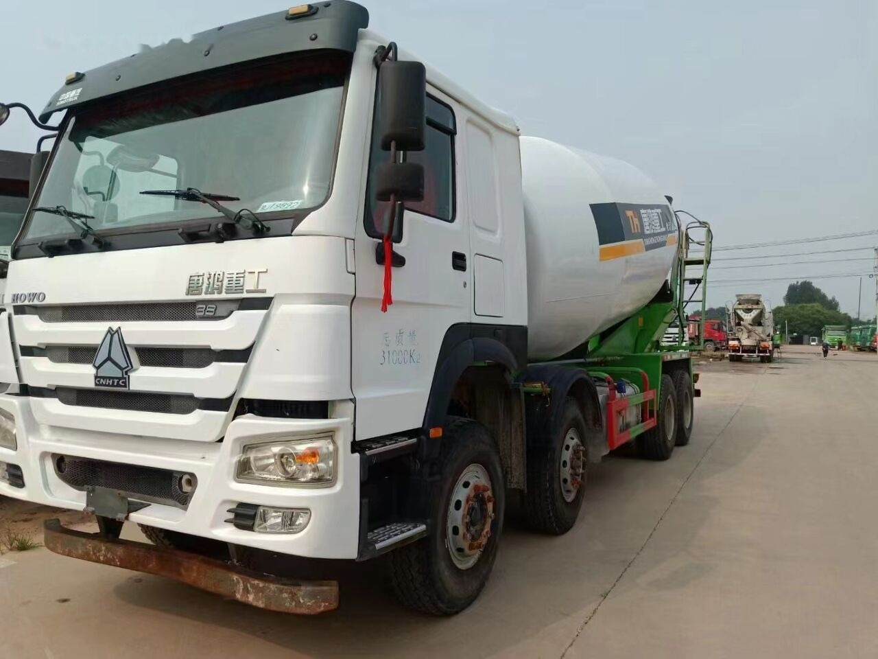 Sinotruk HOWO 8*4 Concrete mixer truck - Betonmixer: 1 kép. Sinotruk HOWO 8*4 Concrete mixer truck - Betonmixer: 1 kép.
