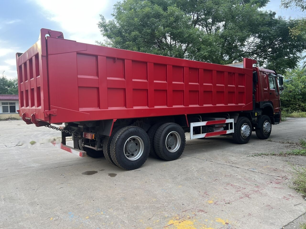 Sinotruk HOWO 8*4 Dump truck - Billenőplatós teherautó: 2 kép. Sinotruk HOWO 8*4 Dump truck - Billenőplatós teherautó: 2 kép.