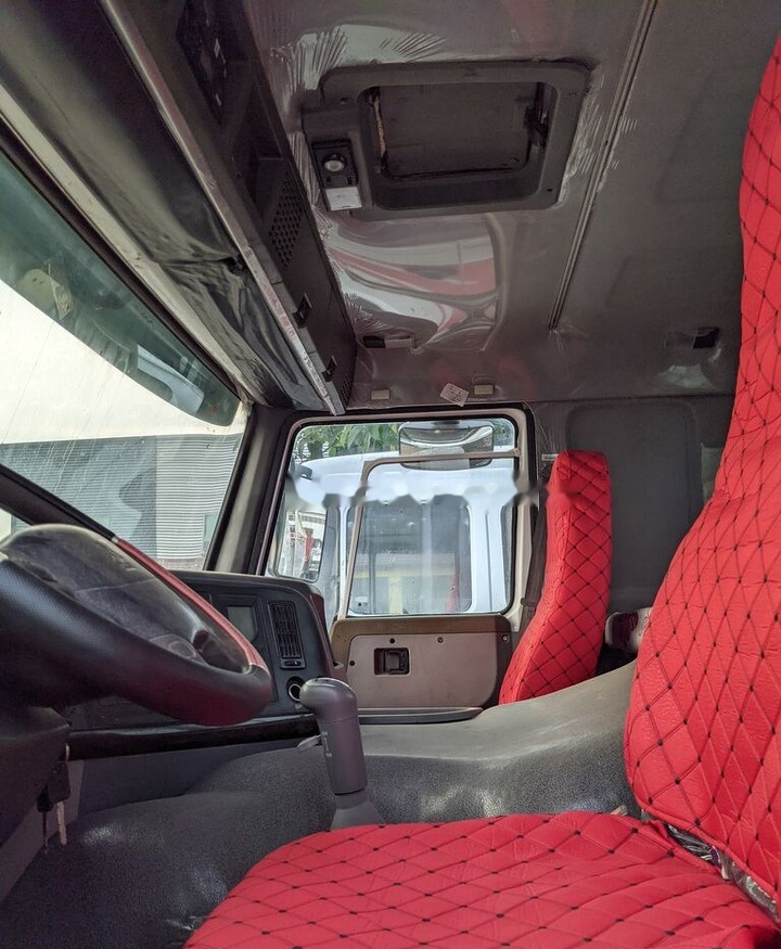 Sinotruk HOWO 8*4 Fence Truck - Platós teherautó: 4 kép. Sinotruk HOWO 8*4 Fence Truck - Platós teherautó: 4 kép.