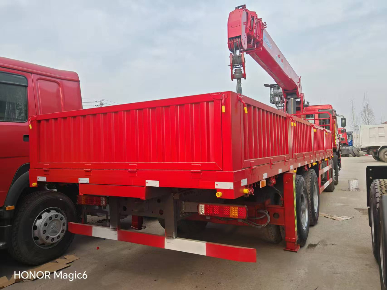 Sinotruk HOWO 8*4 Mobile crane - Autódaru: 5 kép. Sinotruk HOWO 8*4 Mobile crane - Autódaru: 5 kép.