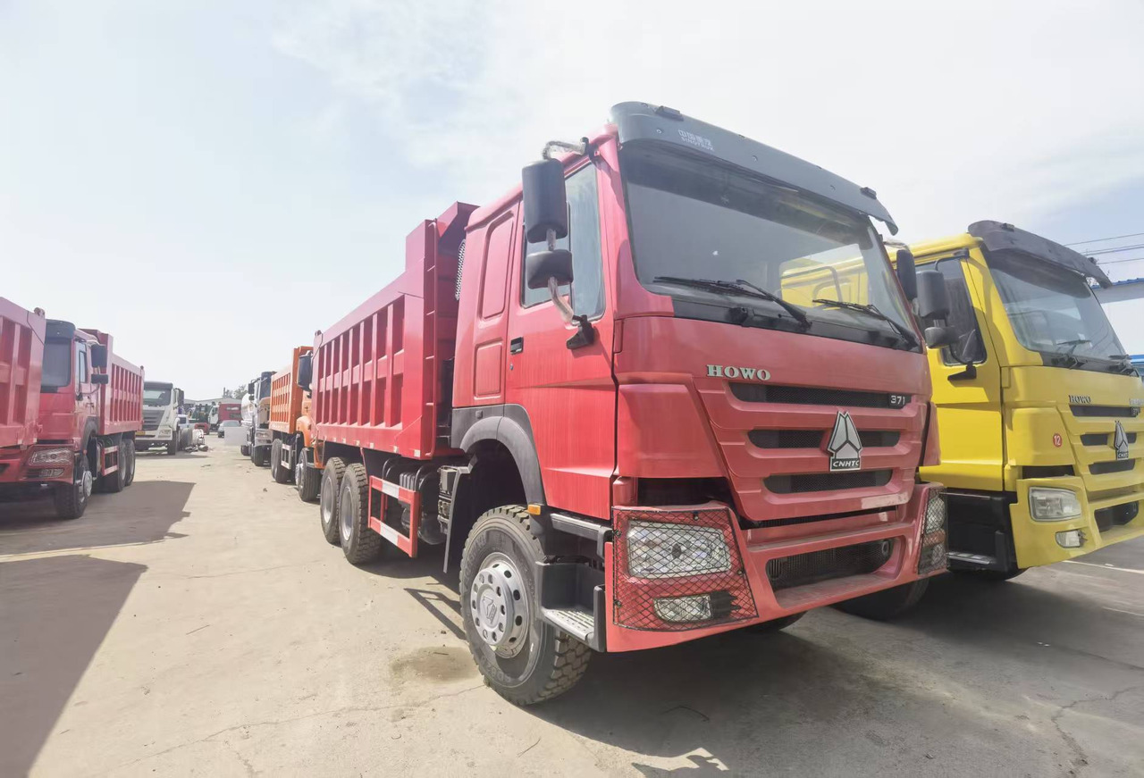Sinotruk HOWO371Dump truck - Billenőplatós teherautó: 3 kép. Sinotruk HOWO371Dump truck - Billenőplatós teherautó: 3 kép.