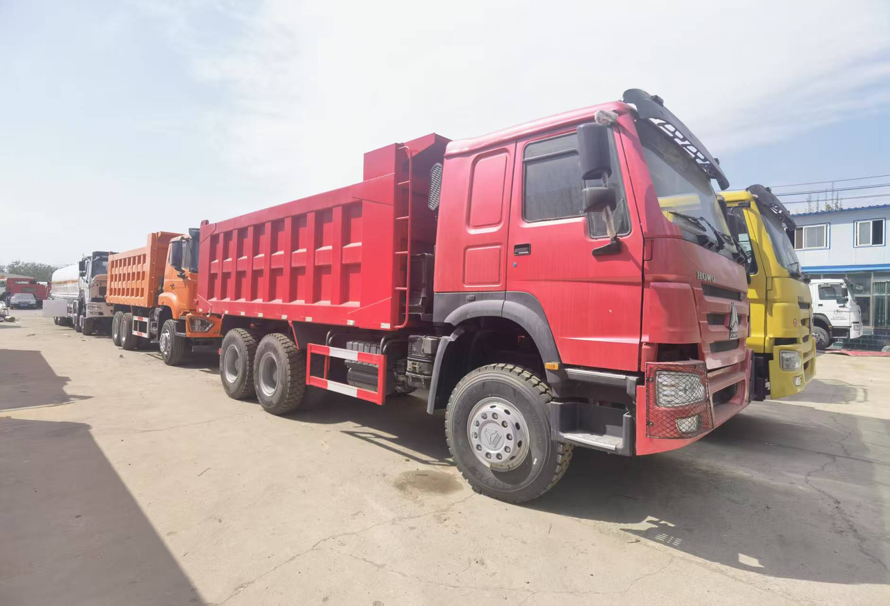 Sinotruk HOWO371Dump truck - Billenőplatós teherautó: 4 kép. Sinotruk HOWO371Dump truck - Billenőplatós teherautó: 4 kép.