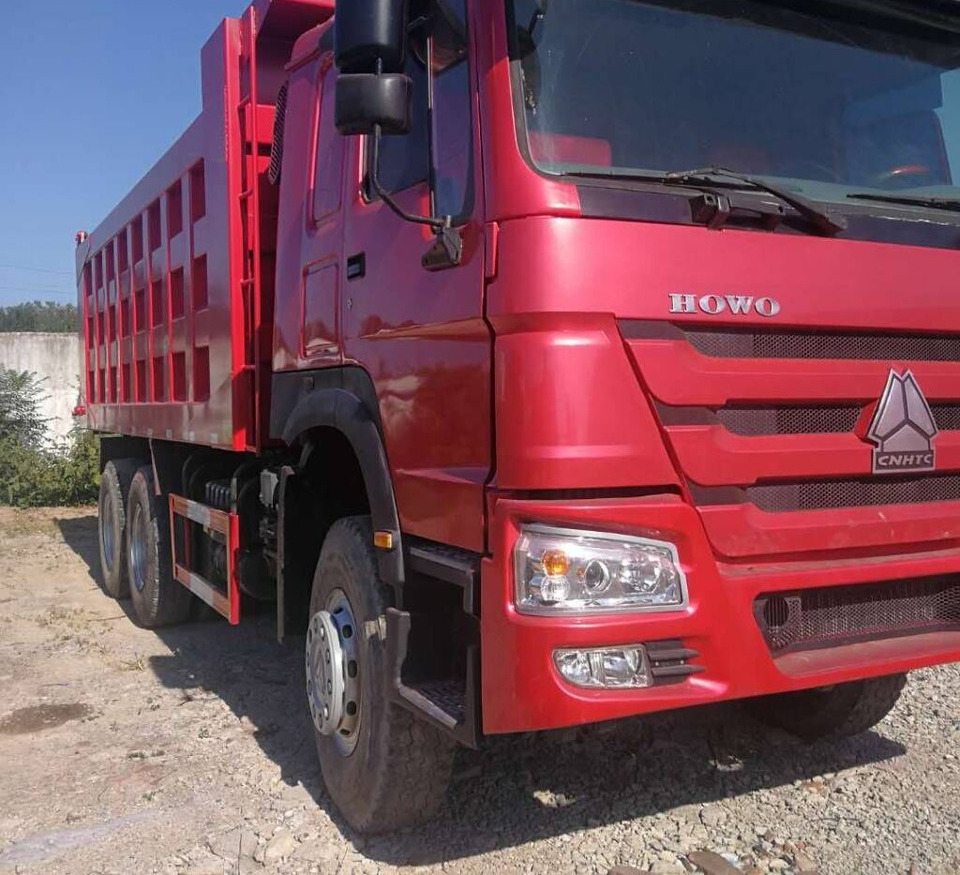 Sinotruk Howo Howo 6×4 - Billenőplatós teherautó: 5 kép. Sinotruk Howo Howo 6×4 - Billenőplatós teherautó: 5 kép.