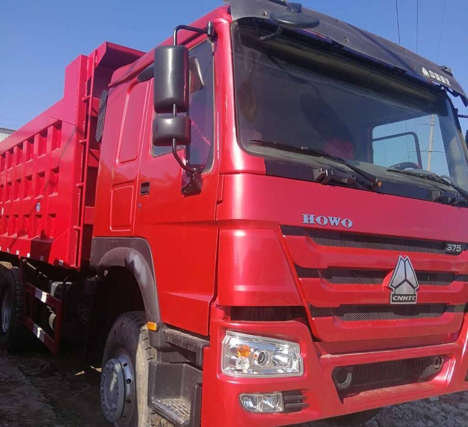 Sinotruk Howo Howo 6×4 - Billenőplatós teherautó: 3 kép. Sinotruk Howo Howo 6×4 - Billenőplatós teherautó: 3 kép.