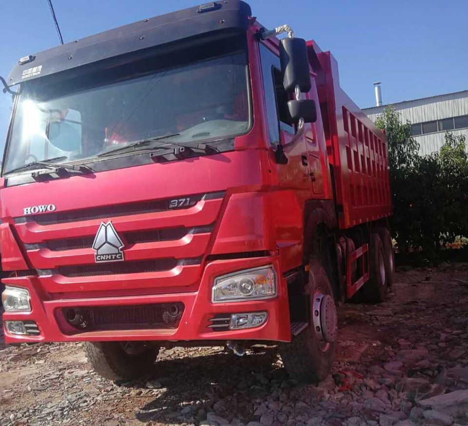 Sinotruk Howo Howo 6×4 - Billenőplatós teherautó: 1 kép. Sinotruk Howo Howo 6×4 - Billenőplatós teherautó: 1 kép.