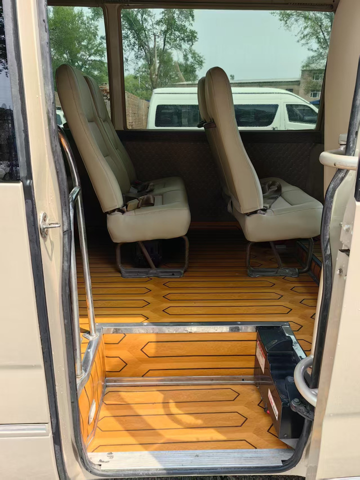 Toyota Coaster - Minibusz, Kisbusz: 4 kép. Toyota Coaster - Minibusz, Kisbusz: 4 kép.