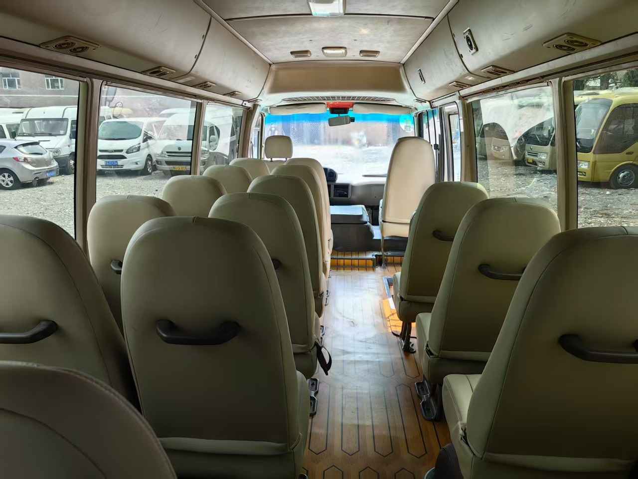 Toyota Coaster - Minibusz, Kisbusz: 3 kép. Toyota Coaster - Minibusz, Kisbusz: 3 kép.