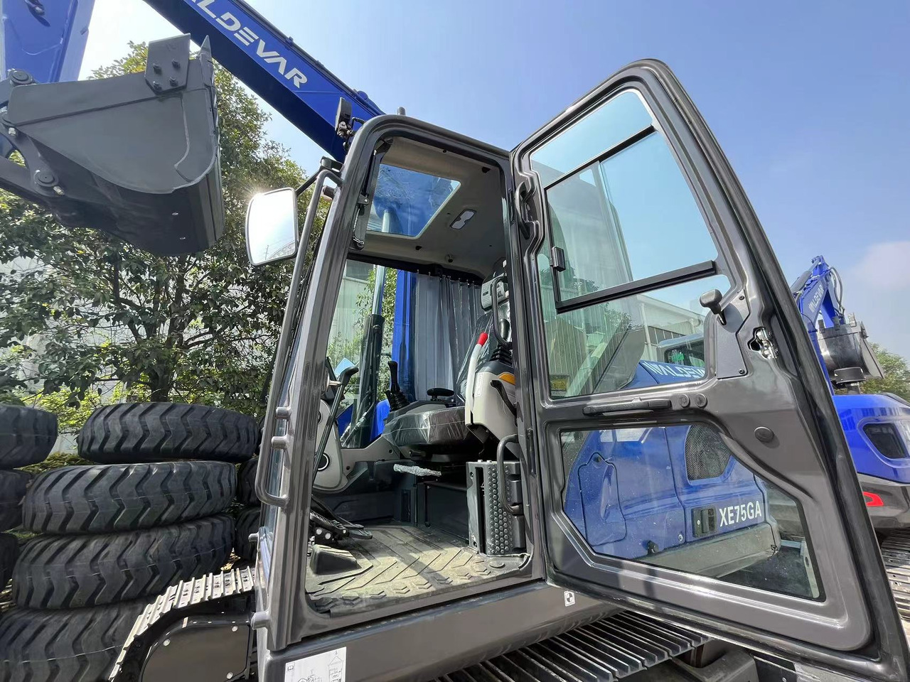 XCMG XE75GA - Lánctalpas kotró: 5 kép. XCMG XE75GA - Lánctalpas kotró: 5 kép.