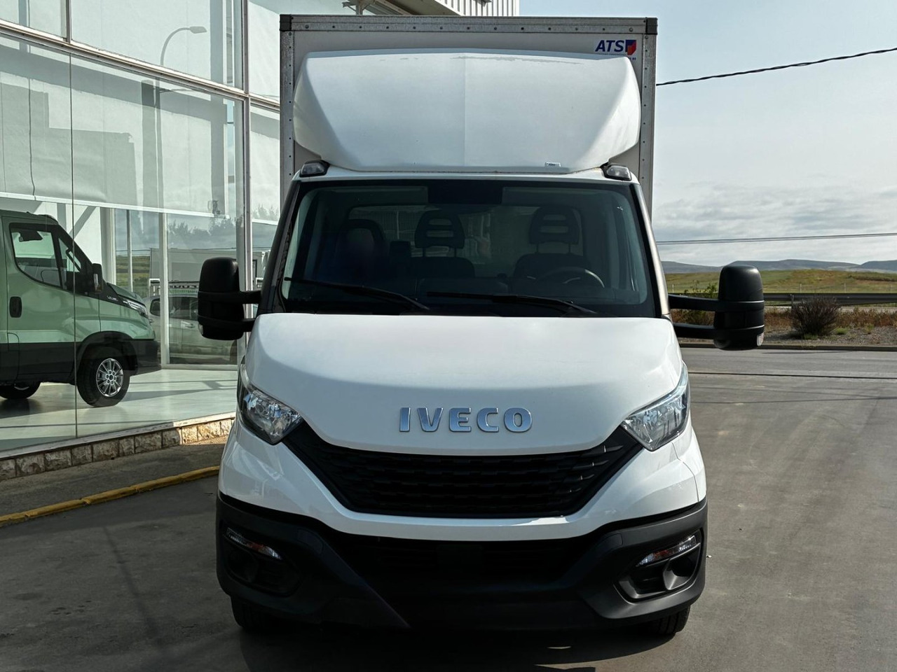 Caja cerrada IVECO 35C16 20m3 - Dobozos kisteherautó: 2 kép. Caja cerrada IVECO 35C16 20m3 - Dobozos kisteherautó: 2 kép.