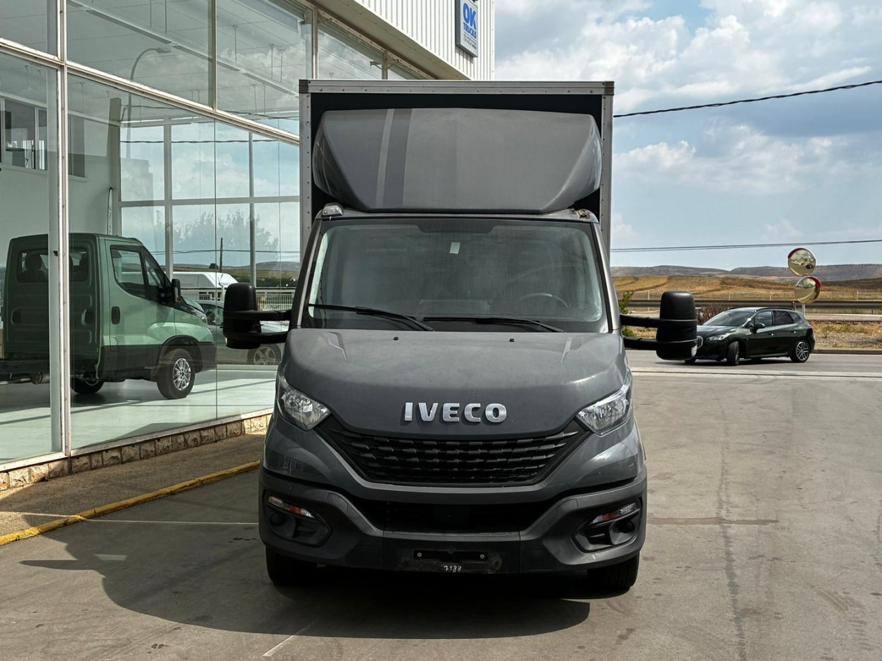 Caja cerrada IVECO 35C16 20m3 - Dobozos kisteherautó: 2 kép. Caja cerrada IVECO 35C16 20m3 - Dobozos kisteherautó: 2 kép.