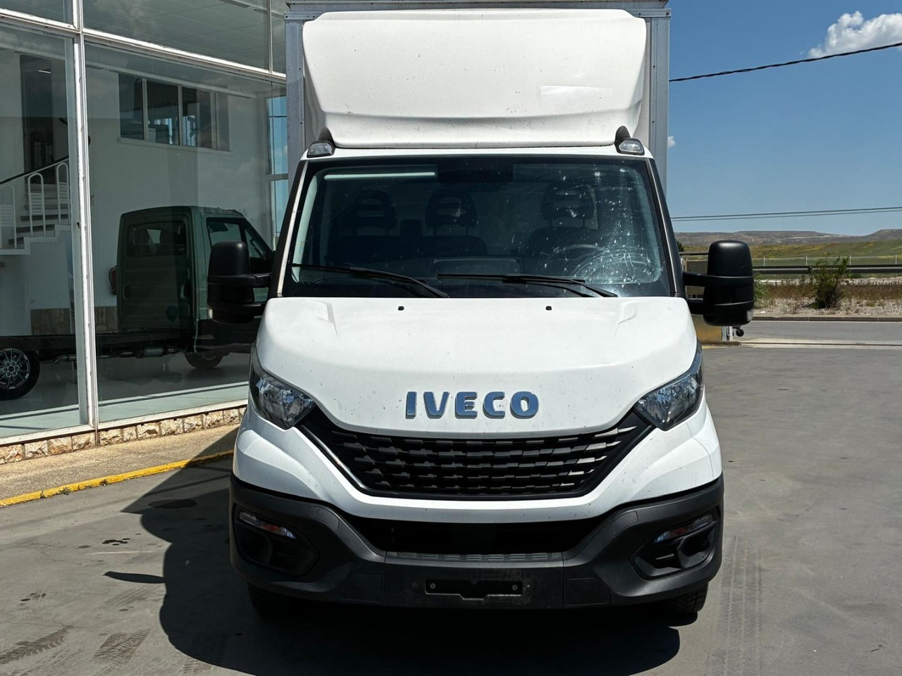 Caja cerrada IVECO 35C16 20m3 - Dobozos kisteherautó: 2 kép. Caja cerrada IVECO 35C16 20m3 - Dobozos kisteherautó: 2 kép.