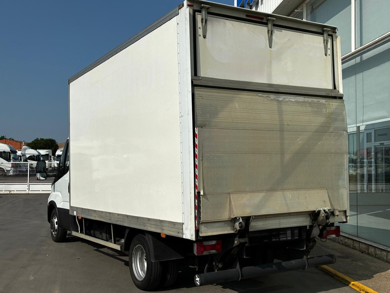 Caja cerrada IVECO 35C16 20m3 - Dobozos kisteherautó: 4 kép. Caja cerrada IVECO 35C16 20m3 - Dobozos kisteherautó: 4 kép.