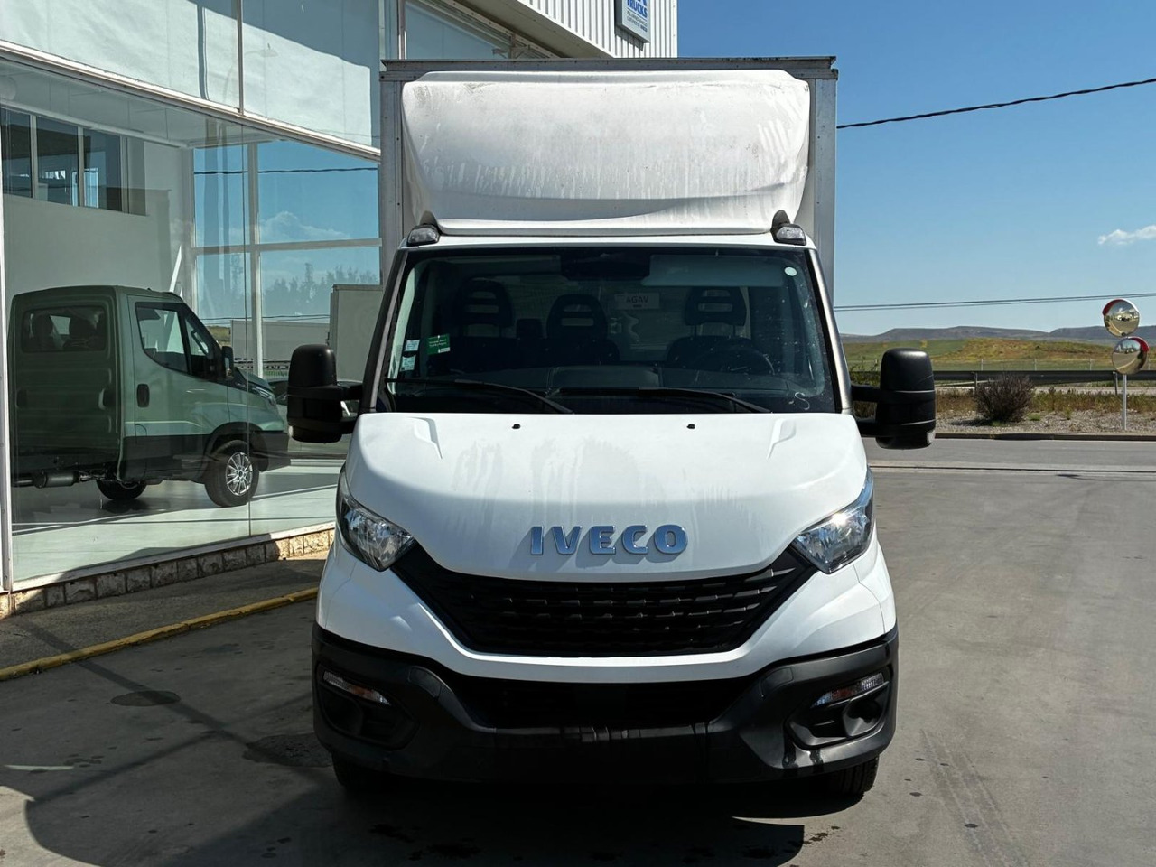Caja cerrada IVECO 35C16 20m3 - Dobozos kisteherautó: 2 kép. Caja cerrada IVECO 35C16 20m3 - Dobozos kisteherautó: 2 kép.