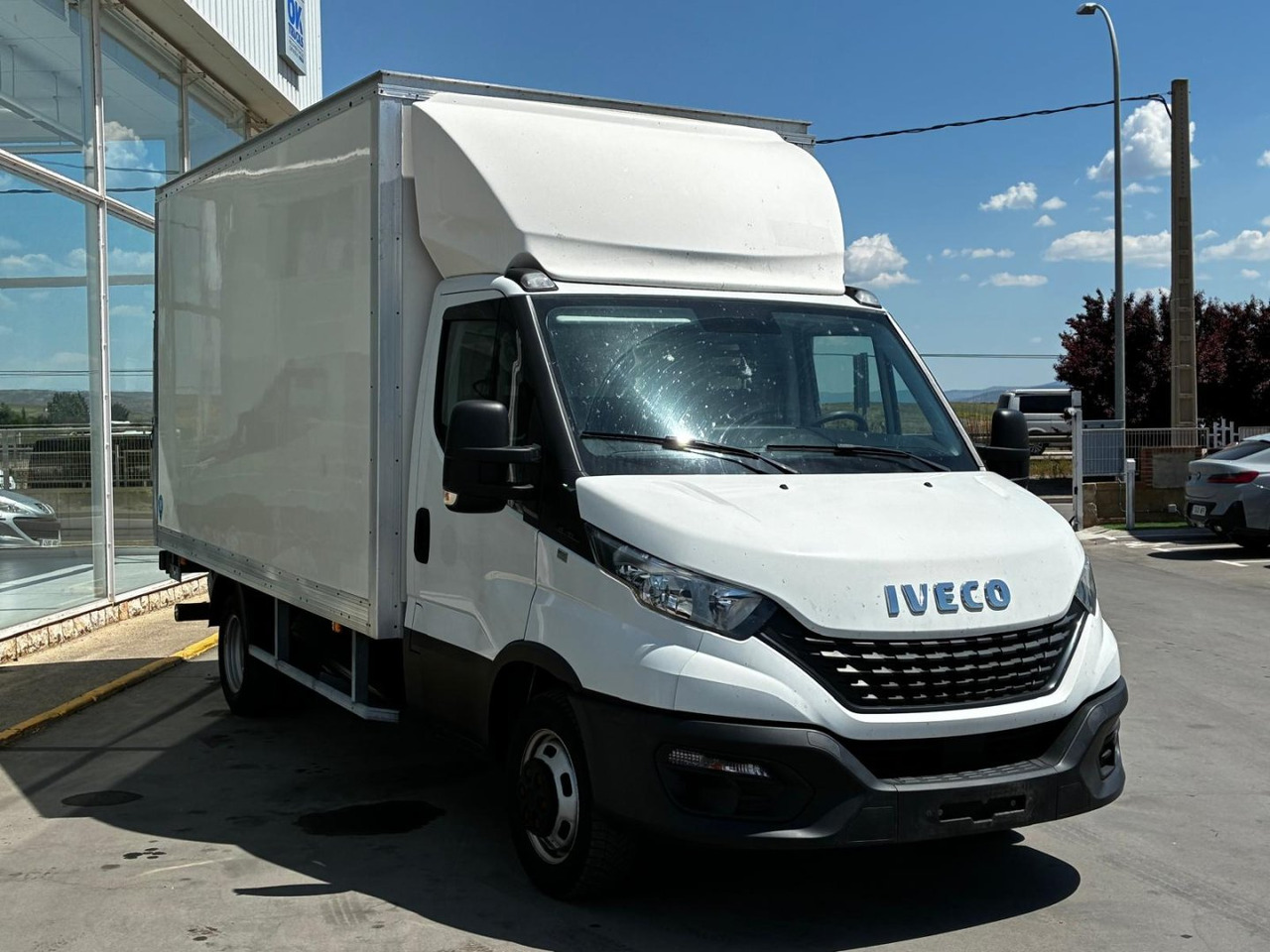 Caja cerrada IVECO 35C16 20m3 - Dobozos kisteherautó: 3 kép. Caja cerrada IVECO 35C16 20m3 - Dobozos kisteherautó: 3 kép.