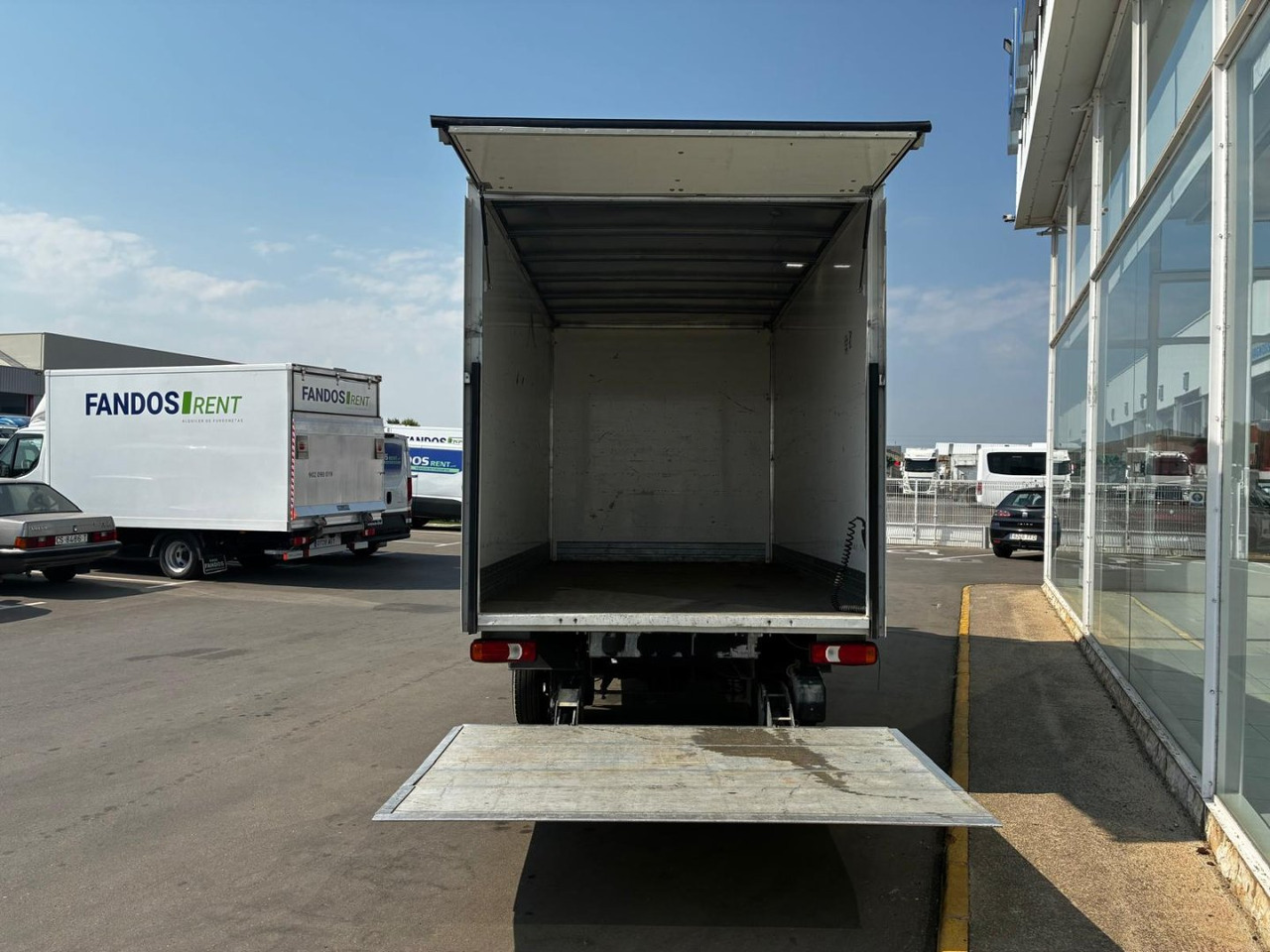 Caja cerrada IVECO 35C16 3.0 20m3 - Dobozos kisteherautó: 5 kép. Caja cerrada IVECO 35C16 3.0 20m3 - Dobozos kisteherautó: 5 kép.