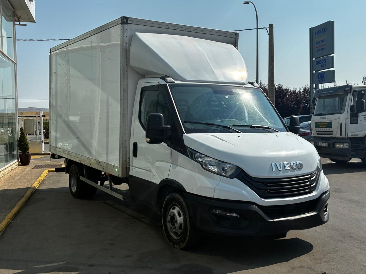 Caja cerrada IVECO 35C16 3.0 20m3 - Dobozos kisteherautó: 3 kép. Caja cerrada IVECO 35C16 3.0 20m3 - Dobozos kisteherautó: 3 kép.