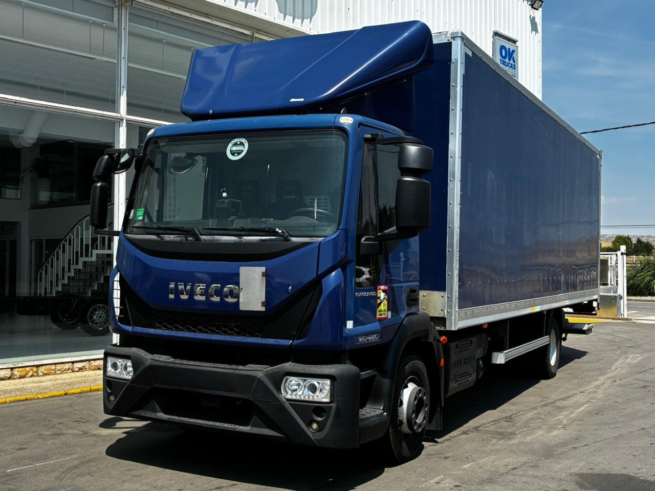 Caja cerrada IVECO Eurocargo ML 120 E22 - Dobozos felépítményű teherautó: 1 kép. Caja cerrada IVECO Eurocargo ML 120 E22 - Dobozos felépítményű teherautó: 1 kép.