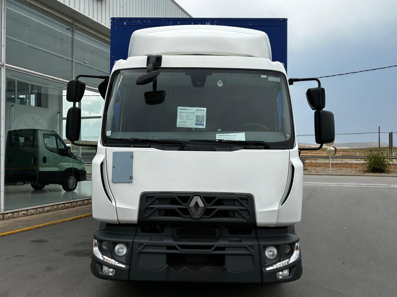 Caja cerrada Renault D120-210 - Dobozos felépítményű teherautó: 2 kép. Caja cerrada Renault D120-210 - Dobozos felépítményű teherautó: 2 kép.