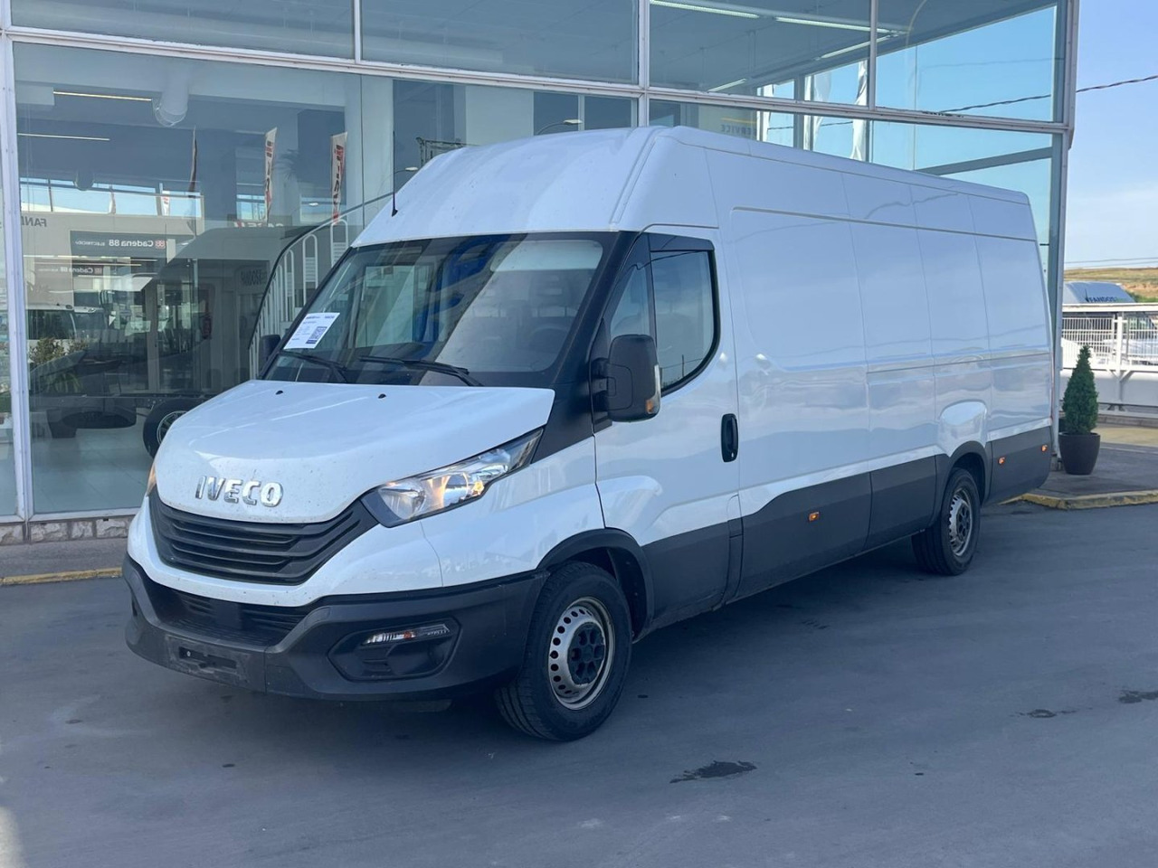 Furgón IVECO 35S14 16m3 Hi-matic - Furgon: 1 kép. Furgón IVECO 35S14 16m3 Hi-matic - Furgon: 1 kép.