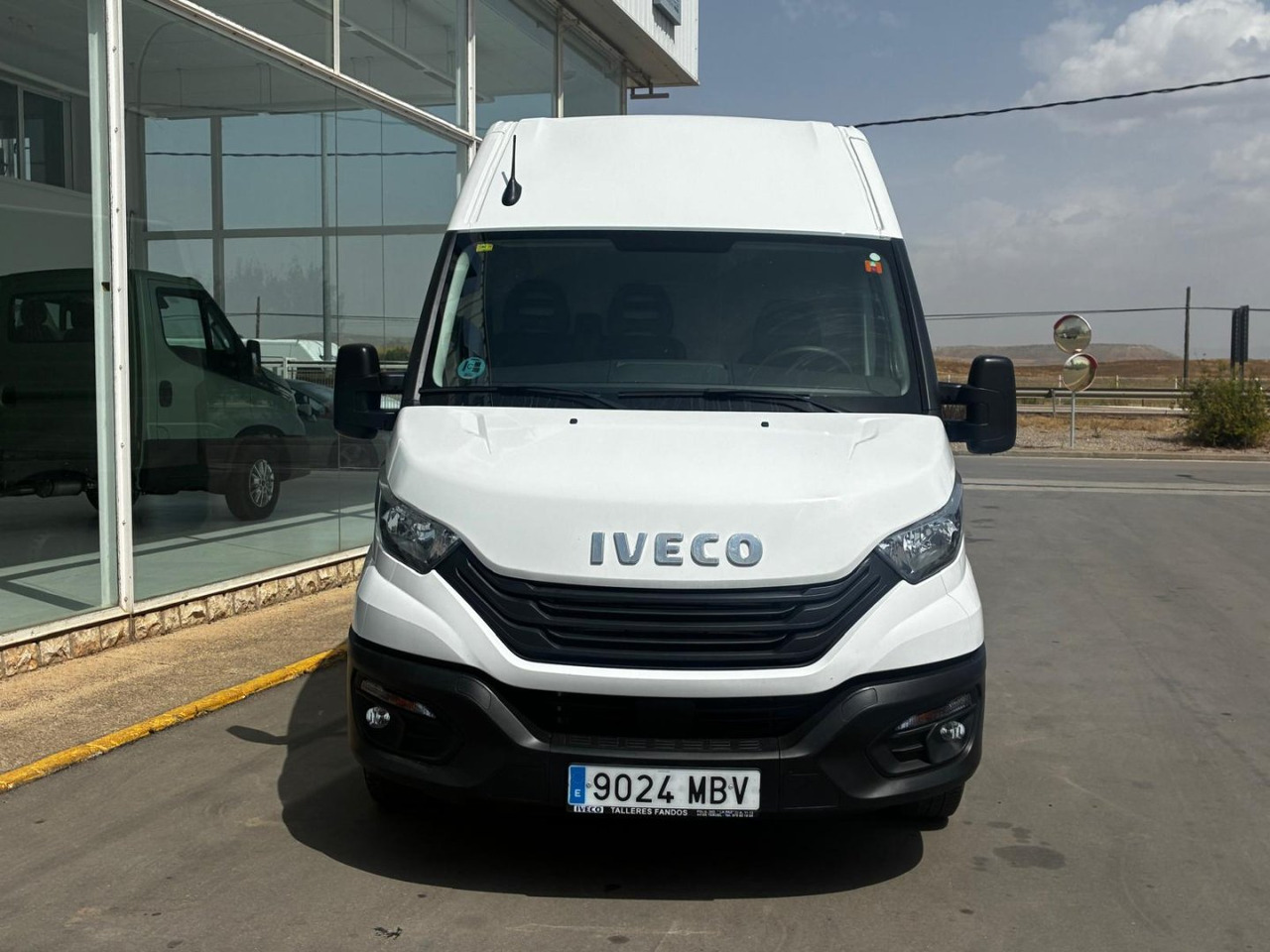 Furgón IVECO 35S14 V 12m3 - Furgon: 2 kép. Furgón IVECO 35S14 V 12m3 - Furgon: 2 kép.