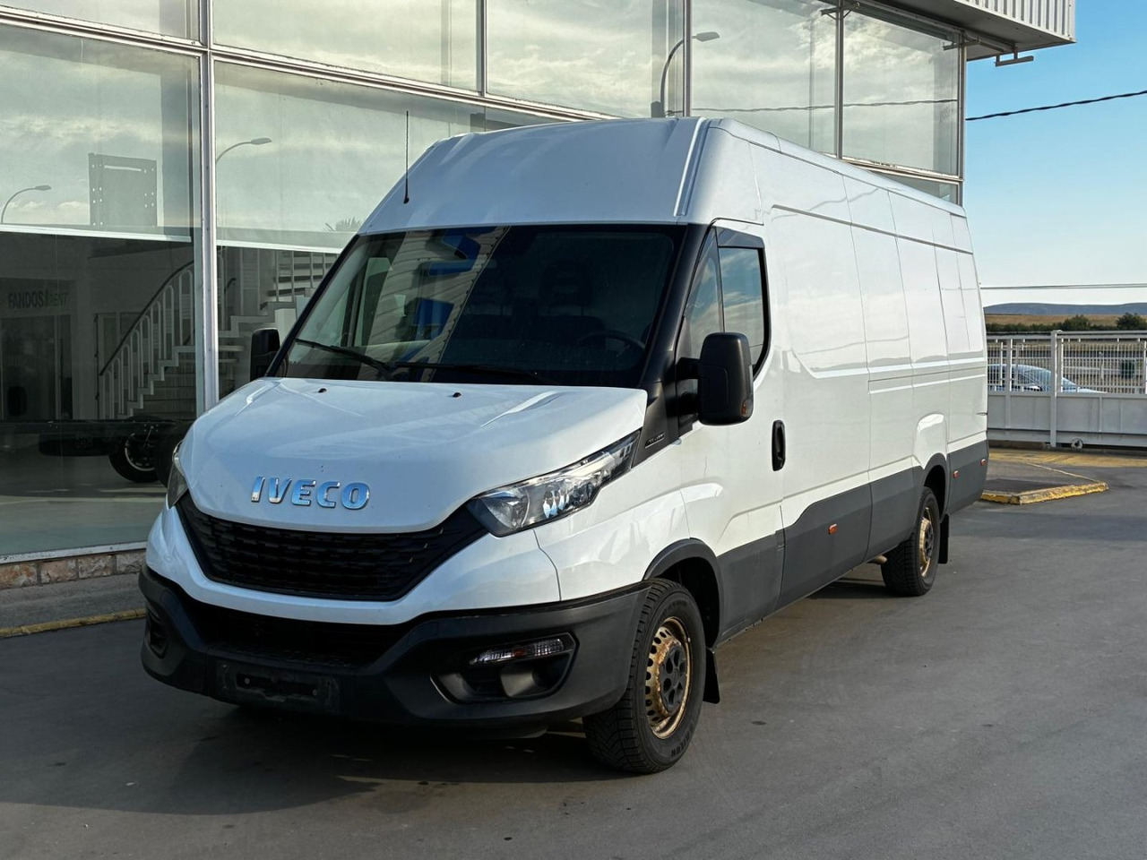 Furgón IVECO 35S14 V 16m3 - Furgon: 1 kép. Furgón IVECO 35S14 V 16m3 - Furgon: 1 kép.