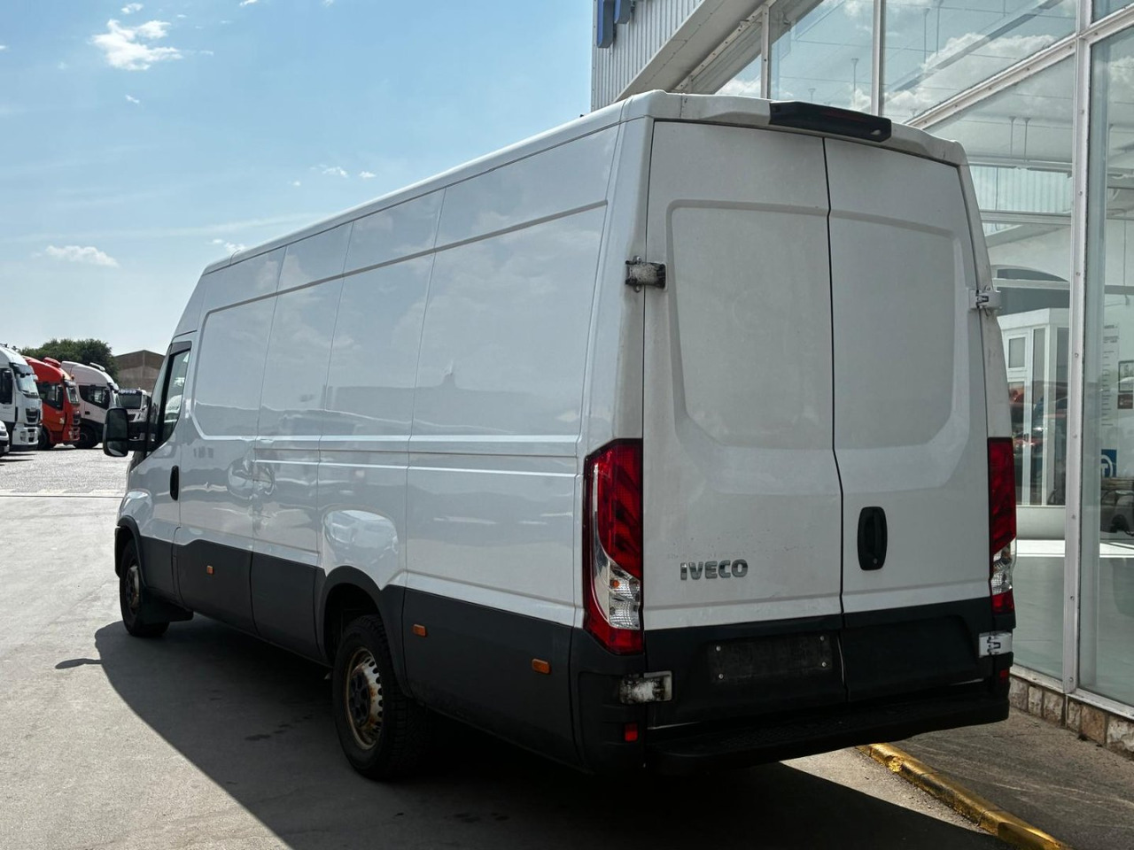 Furgón IVECO 35S14 V 16m3 - Furgon: 4 kép. Furgón IVECO 35S14 V 16m3 - Furgon: 4 kép.