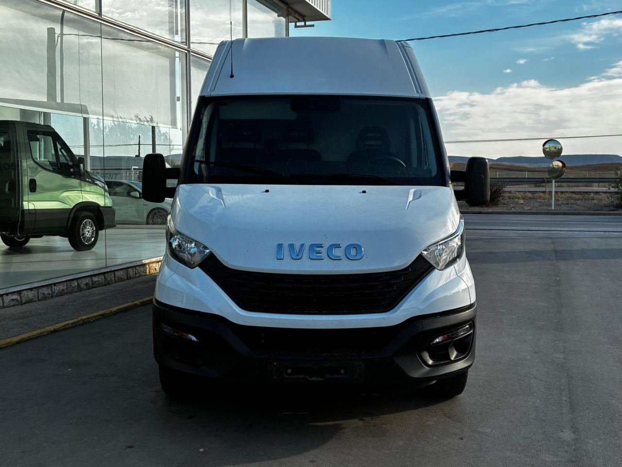 Furgón IVECO 35S14 V 16m3 - Furgon: 2 kép. Furgón IVECO 35S14 V 16m3 - Furgon: 2 kép.