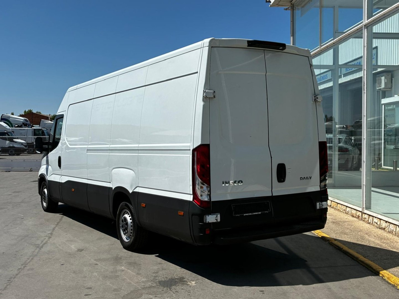 Furgón IVECO 35S14 V 16m3 - Furgon: 4 kép. Furgón IVECO 35S14 V 16m3 - Furgon: 4 kép.