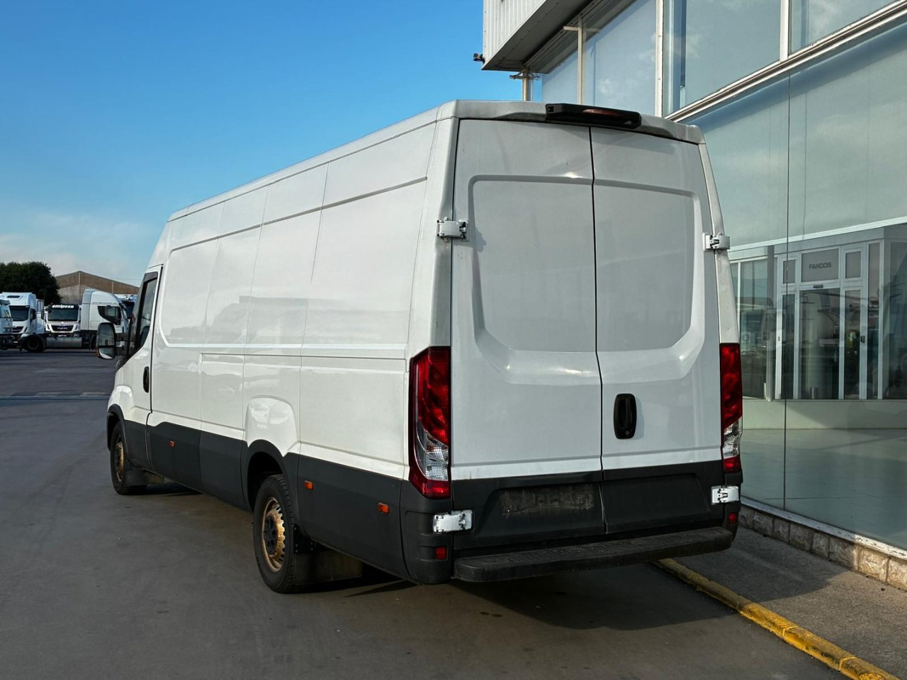 Furgón IVECO 35S14 V 16m3 - Furgon: 4 kép. Furgón IVECO 35S14 V 16m3 - Furgon: 4 kép.