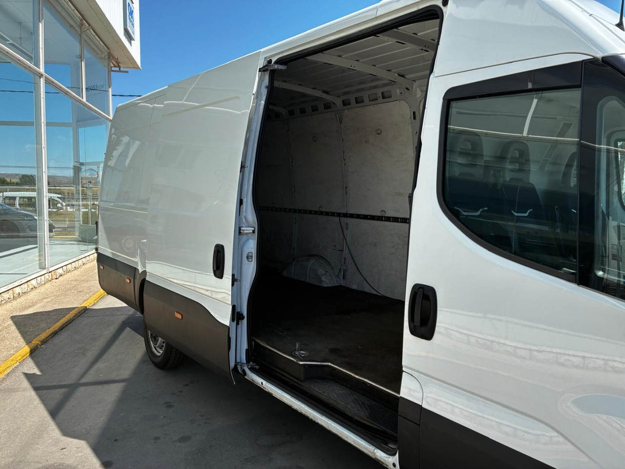 Furgón IVECO 35S14 V 16m3 - Furgon: 5 kép. Furgón IVECO 35S14 V 16m3 - Furgon: 5 kép.