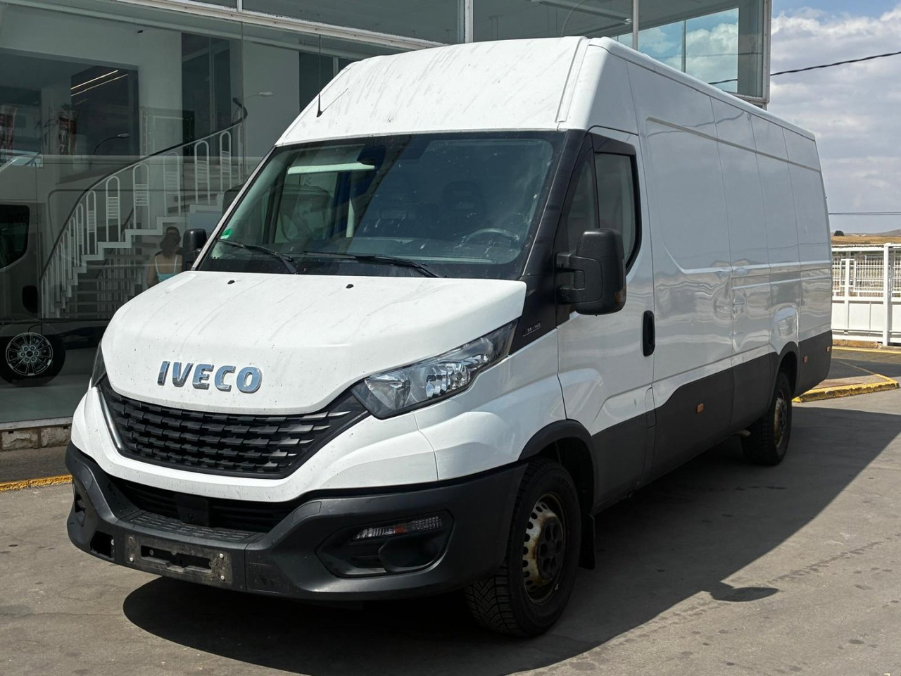 Furgón IVECO 35S14 V 16m3 - Furgon: 1 kép. Furgón IVECO 35S14 V 16m3 - Furgon: 1 kép.