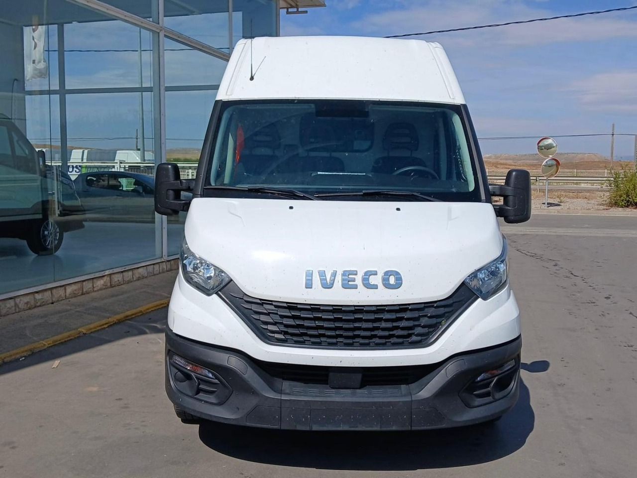 Furgón IVECO 35S16 V 12m3 - Furgon: 2 kép. Furgón IVECO 35S16 V 12m3 - Furgon: 2 kép.