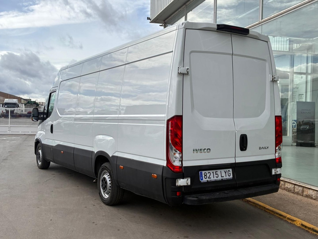 Furgón IVECO 35S16 V 16m3 - Furgon: 4 kép. Furgón IVECO 35S16 V 16m3 - Furgon: 4 kép.