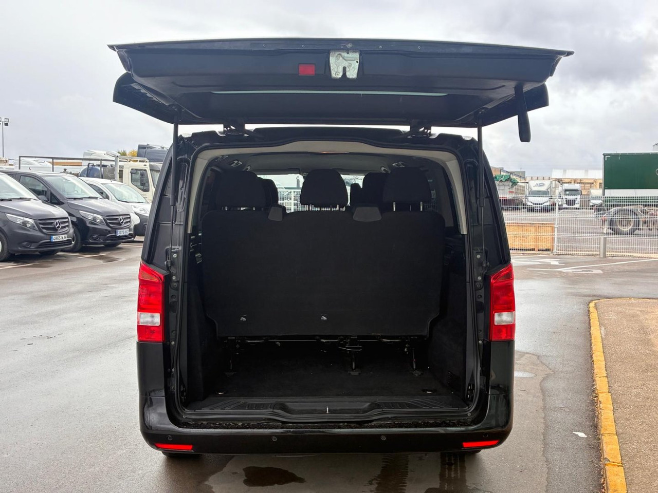 Furgón Mercedes Vito Tourer Pro 115 dci automática. - Furgon: 5 kép. Furgón Mercedes Vito Tourer Pro 115 dci automática. - Furgon: 5 kép.