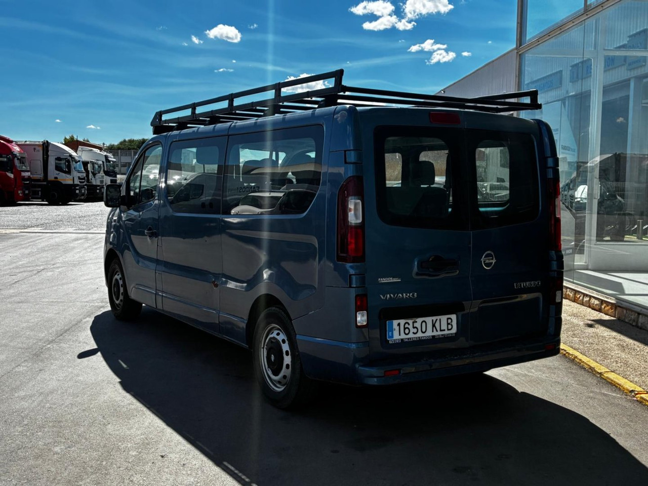 Furgón Opel Vivaro 9 Plazas - Furgon: 4 kép. Furgón Opel Vivaro 9 Plazas - Furgon: 4 kép.