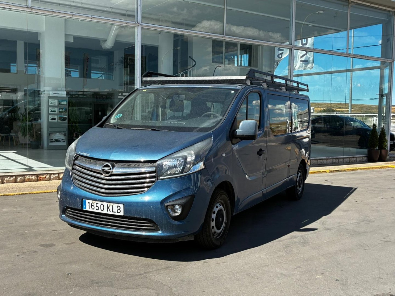 Furgón Opel Vivaro 9 Plazas - Furgon: 1 kép. Furgón Opel Vivaro 9 Plazas - Furgon: 1 kép.