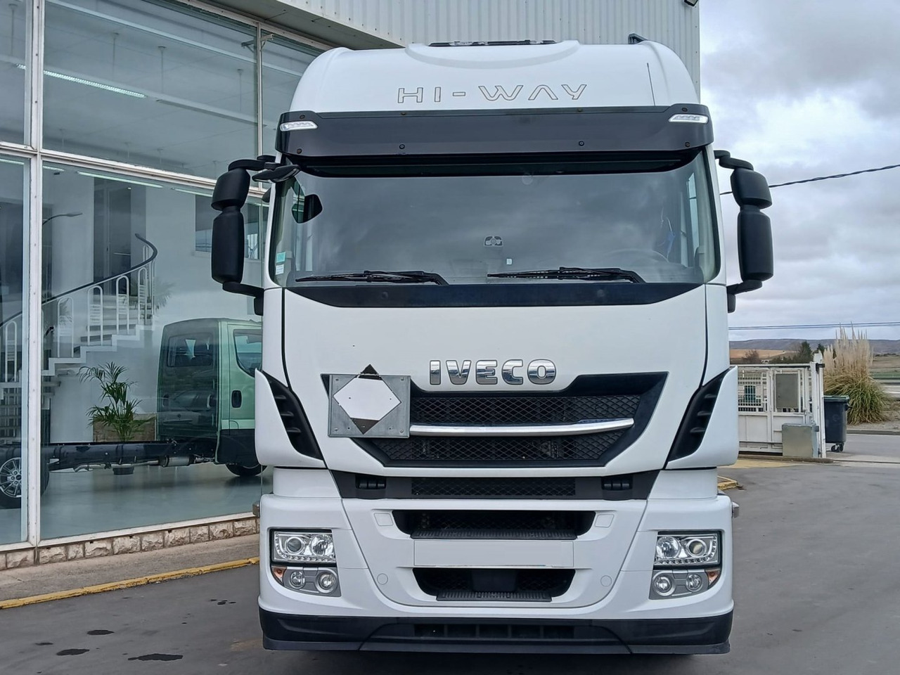 Cabeza Tractora IVECO 480 AUTOMATICO CON INTARDER - Nyergesvontató: 2 kép. Cabeza Tractora IVECO 480 AUTOMATICO CON INTARDER - Nyergesvontató: 2 kép.