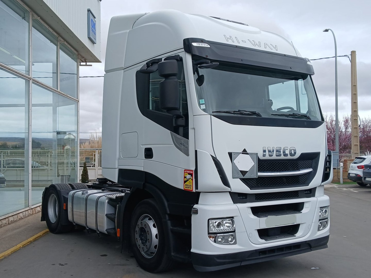 Cabeza Tractora IVECO 480 AUTOMATICO CON INTARDER - Nyergesvontató: 3 kép. Cabeza Tractora IVECO 480 AUTOMATICO CON INTARDER - Nyergesvontató: 3 kép.