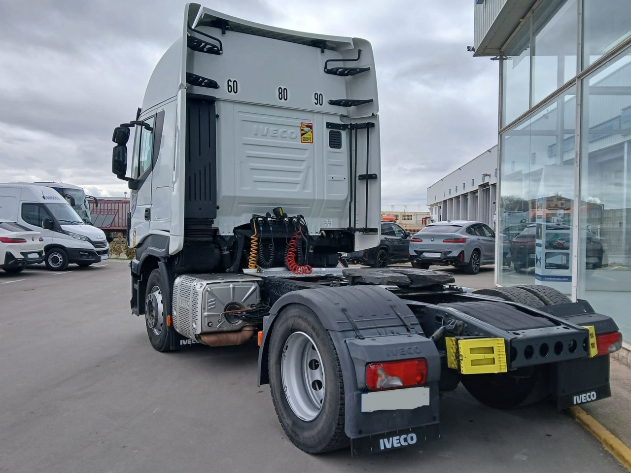 Cabeza Tractora IVECO 480 AUTOMATICO CON INTARDER - Nyergesvontató: 4 kép. Cabeza Tractora IVECO 480 AUTOMATICO CON INTARDER - Nyergesvontató: 4 kép.